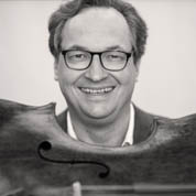 ALEXANDER HÜLSHOFF - Violoncello